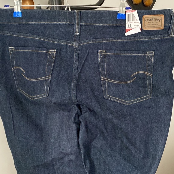 Levis Strauss Signature Stretch Low Rise Bootcut Misses 18 Medium Blue Jeans - Picture 4 of 8